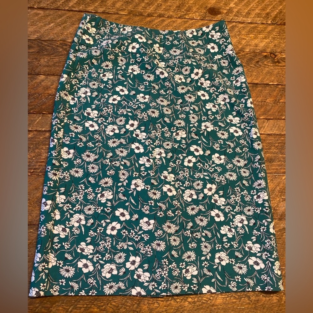 Women’s Skirt (Size S)